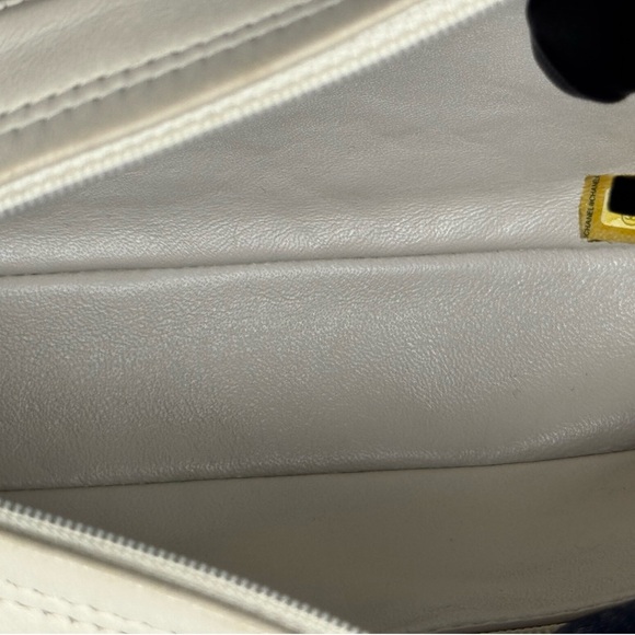 💎Authentic💎Chanel Quilted Leather Camera case with Matelasse chain - Picture 8 of 13